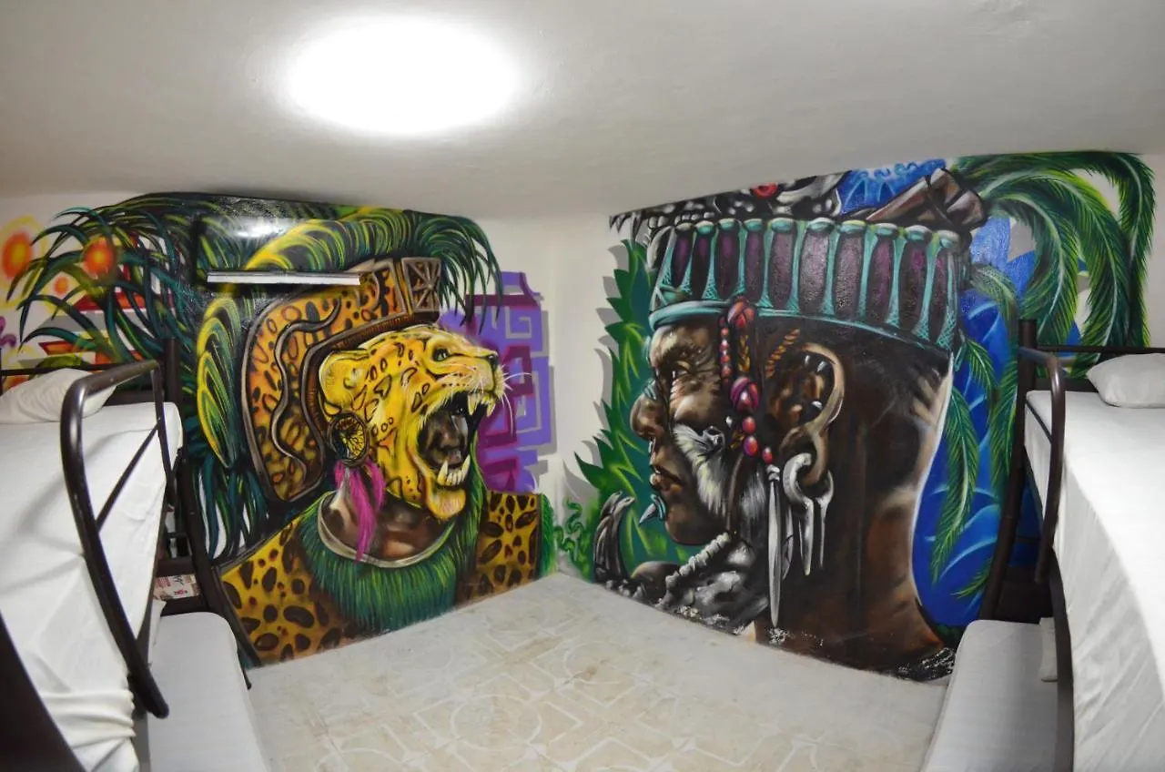 Fiesta Party Hostel - كانكون 0*,  المكسيك