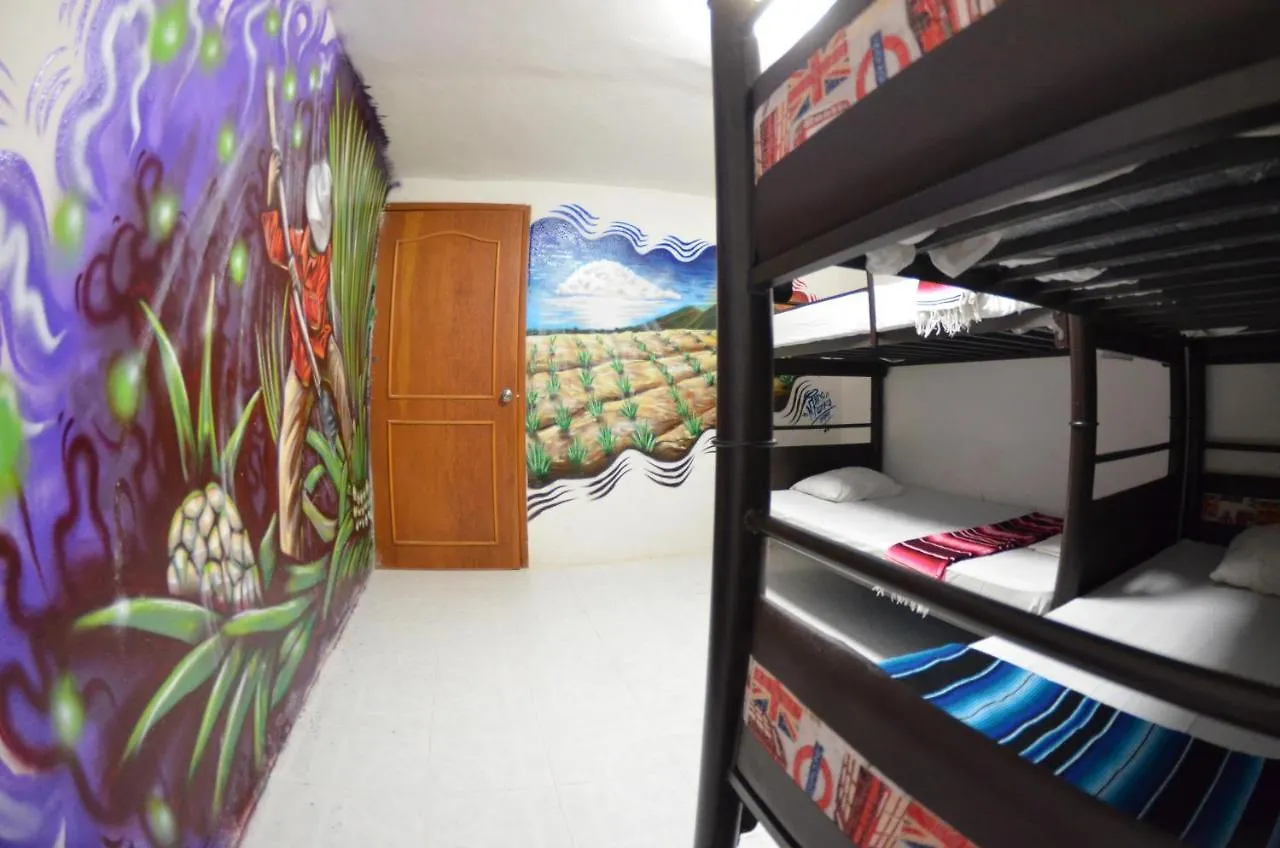 Fiesta Party Hostel - كانكون