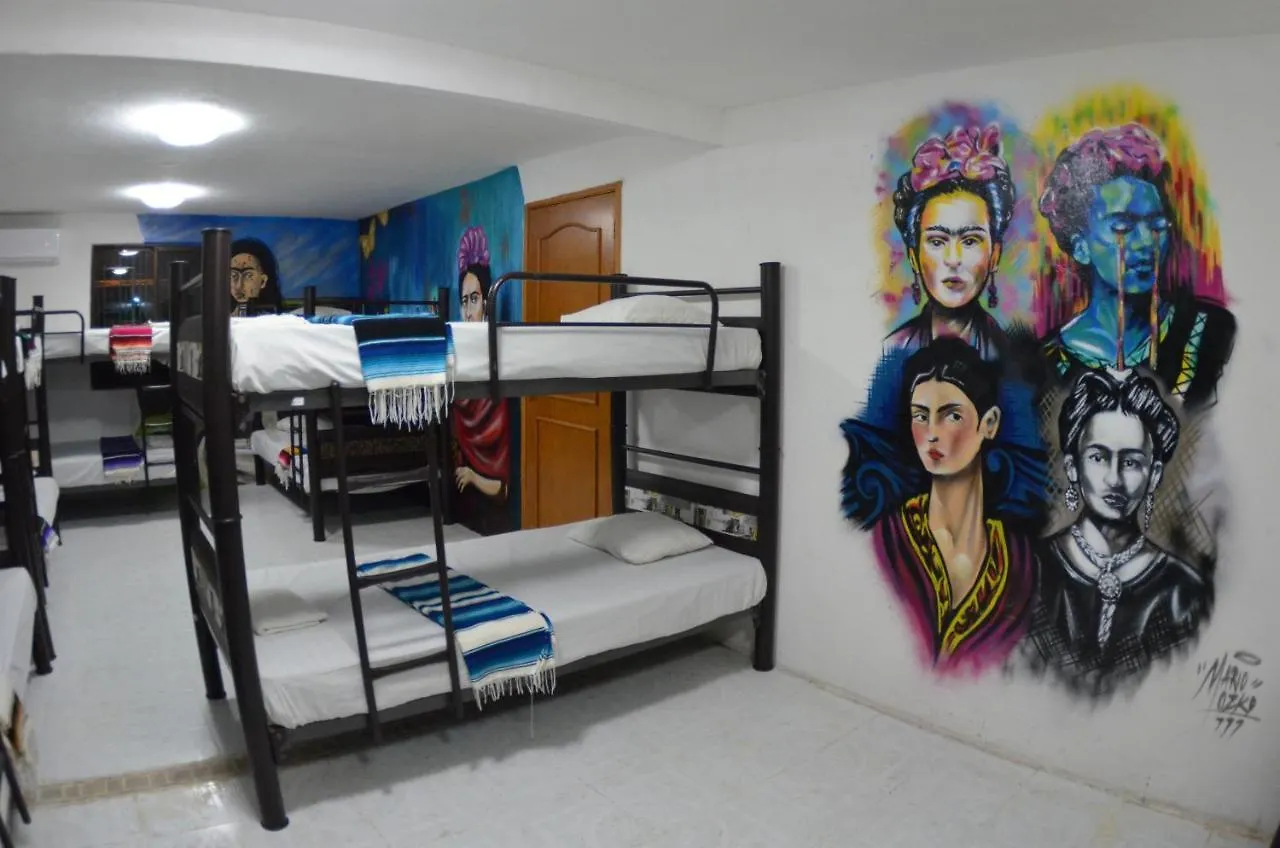 Fiesta Party Hostel - كانكون
