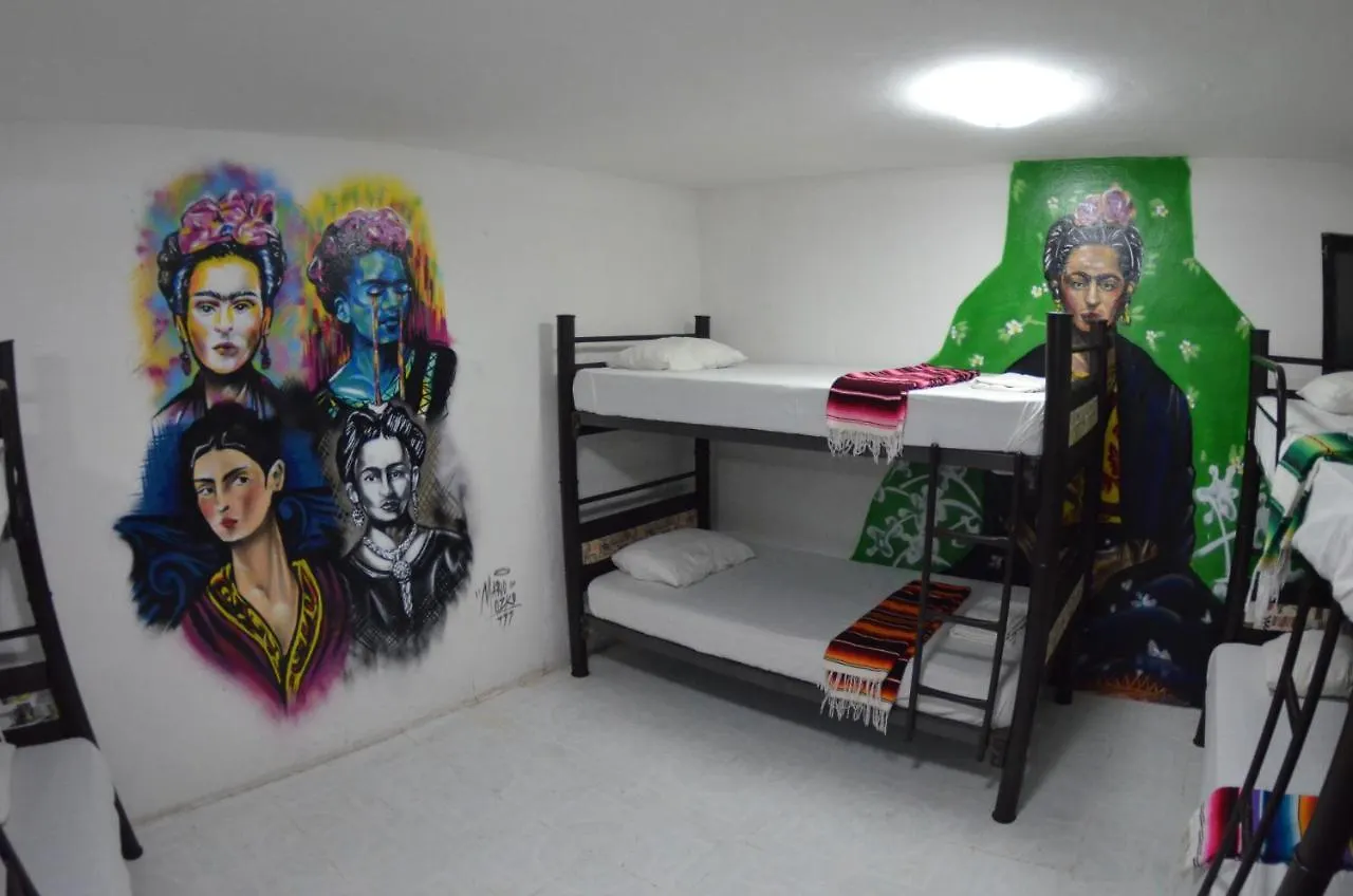 Fiesta Party Hostel - كانكون