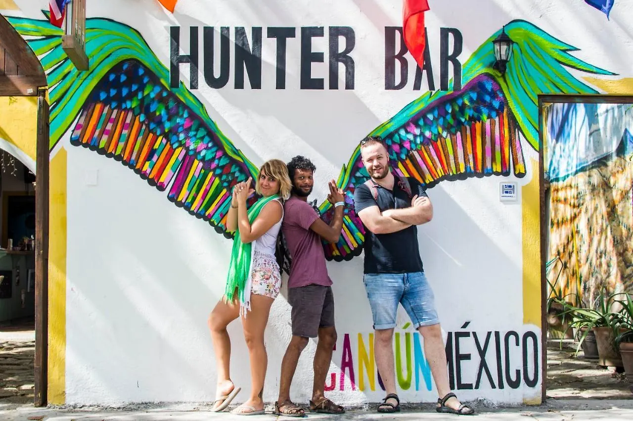 Fiesta Party Hostel - كانكون المكسيك