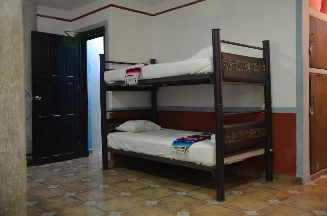Fiesta Party Hostel - كانكون
