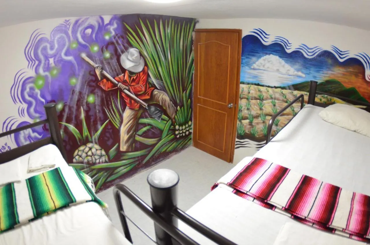 Fiesta Party Hostel - كانكون المكسيك