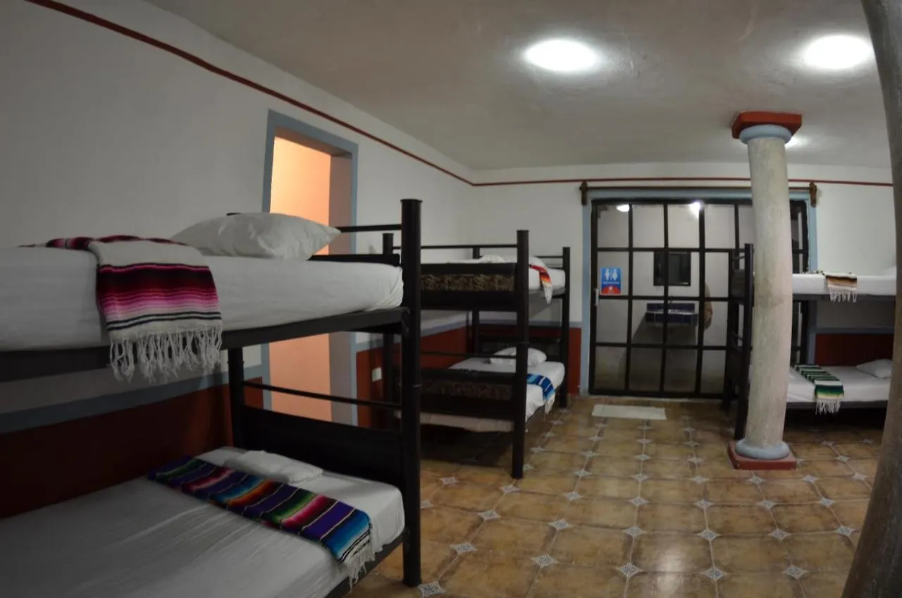 Fiesta Party Hostel - كانكون