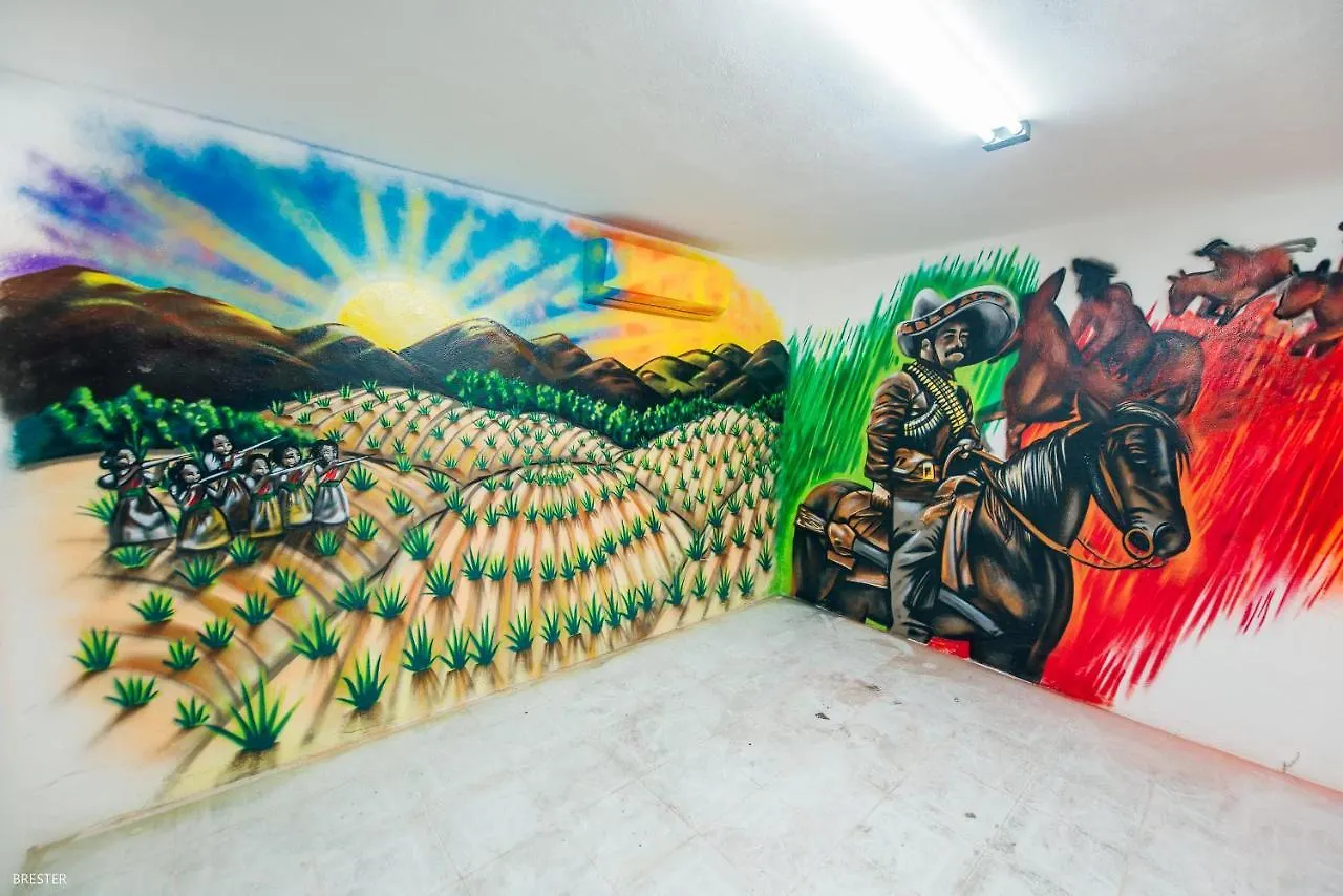 Fiesta Party Hostel - كانكون 0*,  المكسيك