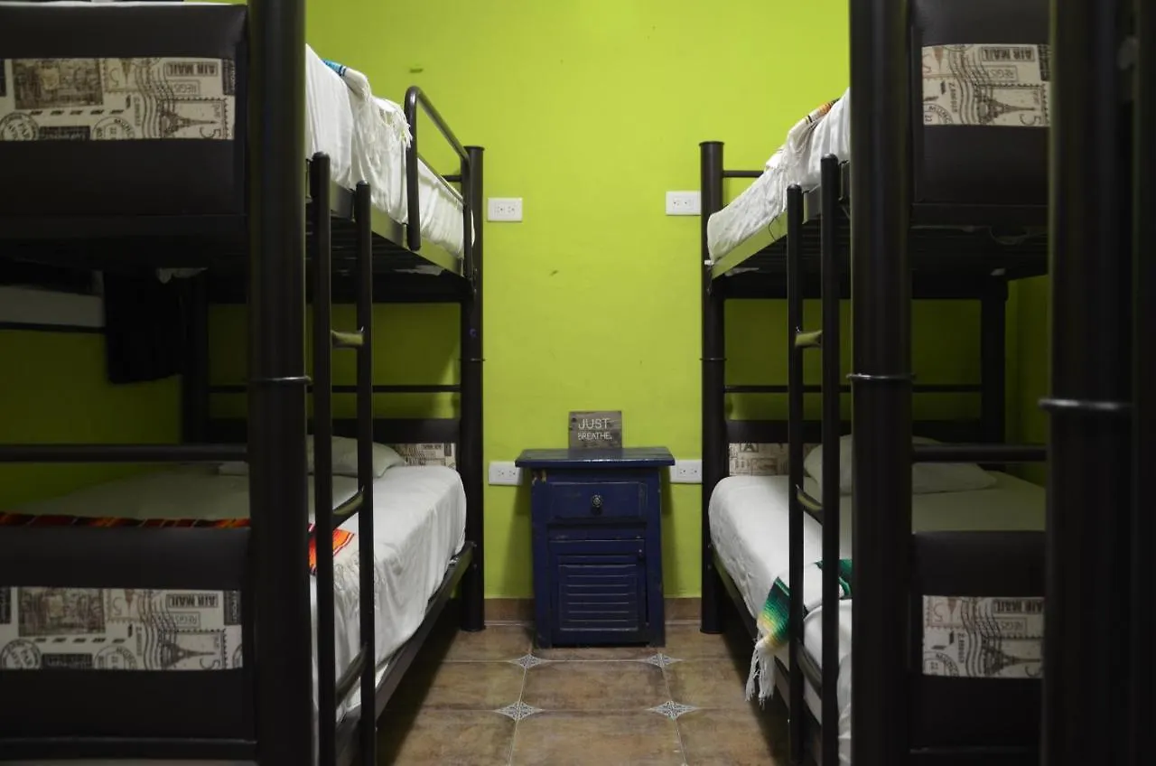 Fiesta Party Hostel - كانكون